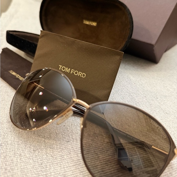 Tom Ford Penelope Sunglasses in Luxe Brown - trending color! 🤎🐻🤎 - Picture 11 of 15